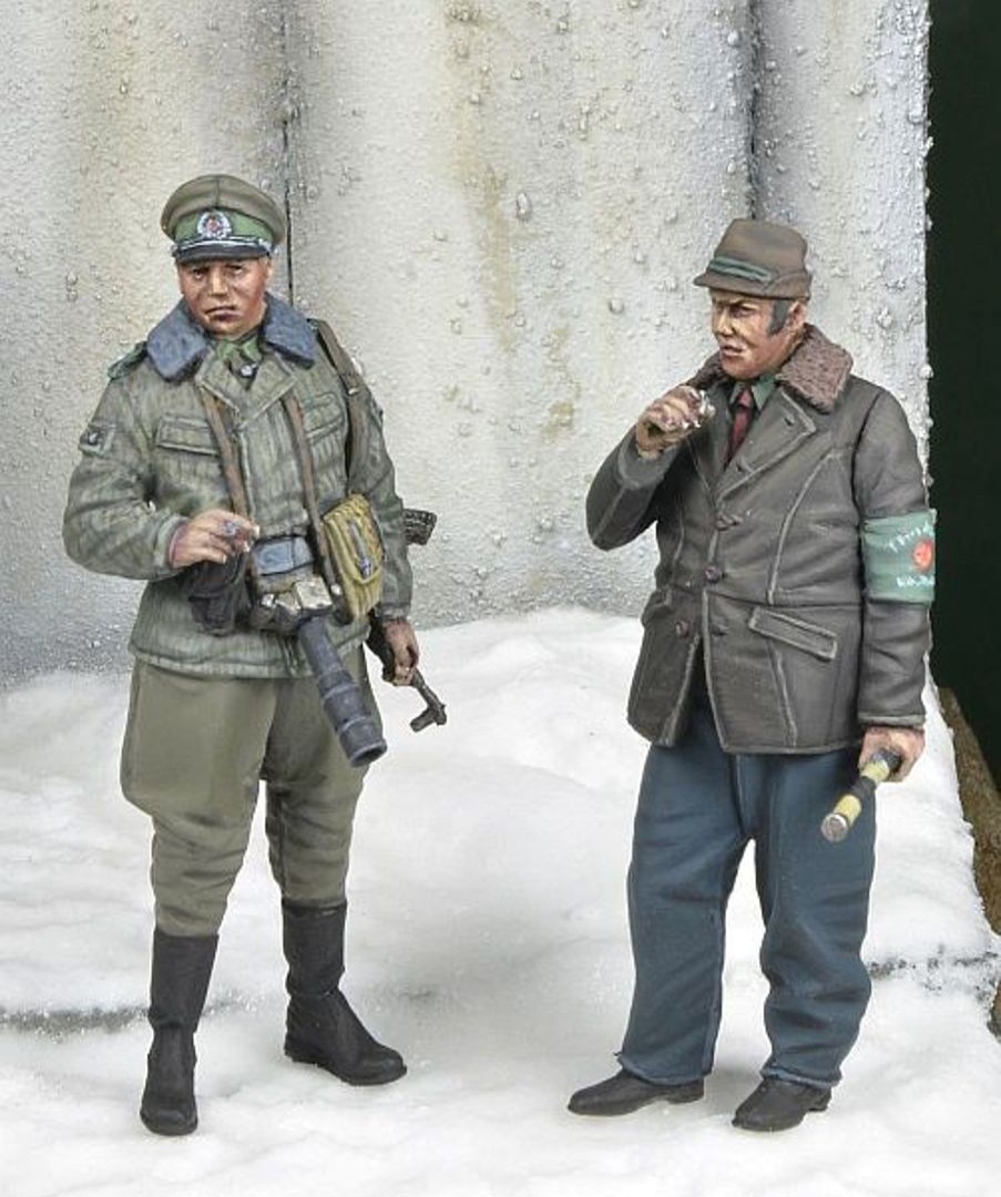 1/35 Current East German Border Guard Officer & Border Guard Assistant 1970-80S Winter (Set Of 2) Wholesale