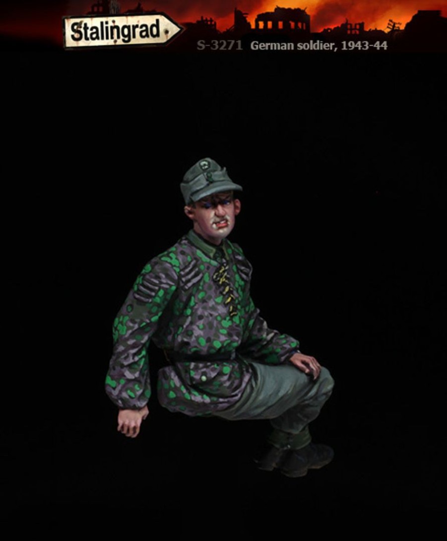 1/35 Wwii Germany Sitting Soldier 1943-44 Best