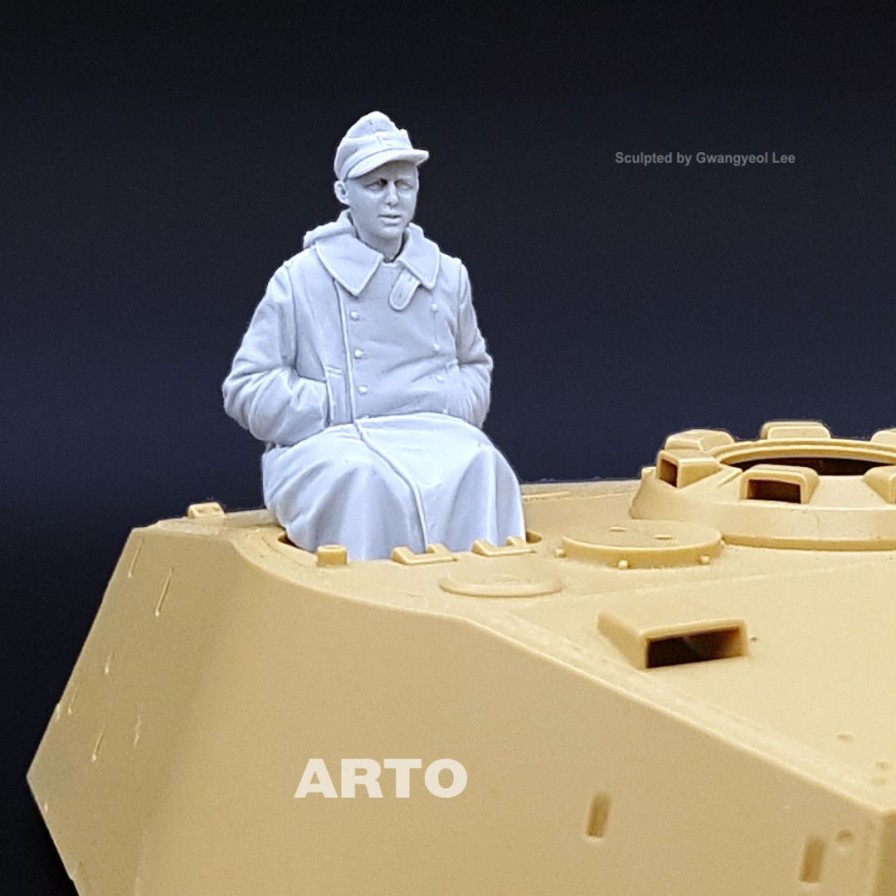 1/35 Perched Loader In M44 Greatcoat Online