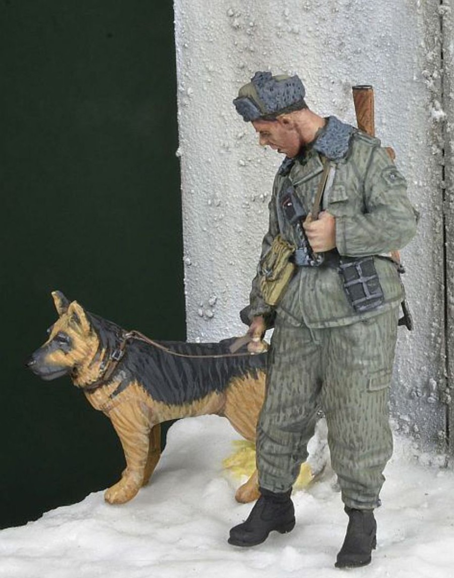 1/35 Current East German Border Guard Guard With Dog 1970S-80S Winter Clearance